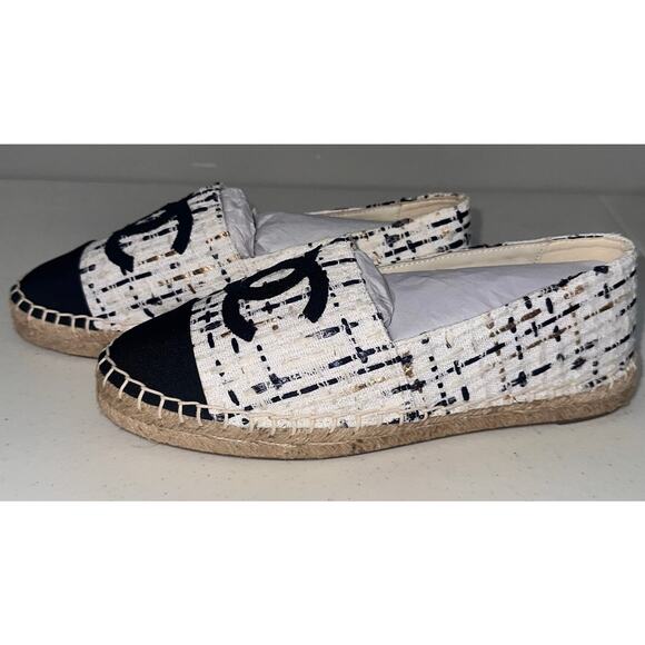 Chanel Espadrilles Tweed White Black Sz 41 Almond Toe Large Logo Flat Shoes NEW - Picture 4 of 11